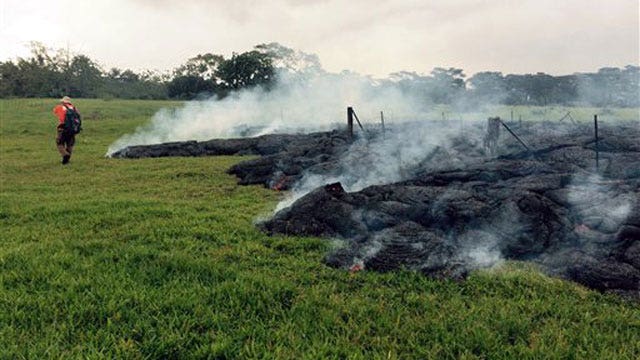 Lava flowing dangerously close to homes in Hawaii community