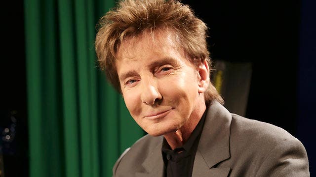 Manilow mixes it up with his musical idols
