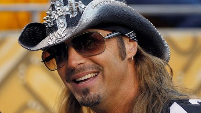 Rocker Bret Michaels rushed to hospital for kidney surgery