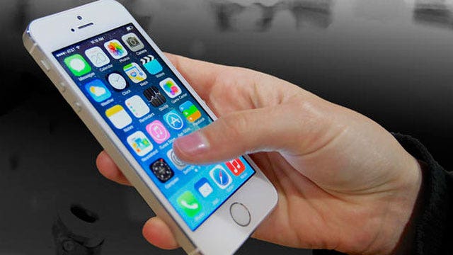 FCC to consider allowing cell phone use during flights