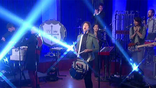 For King & Country perform hit 'Fix My Eyes'