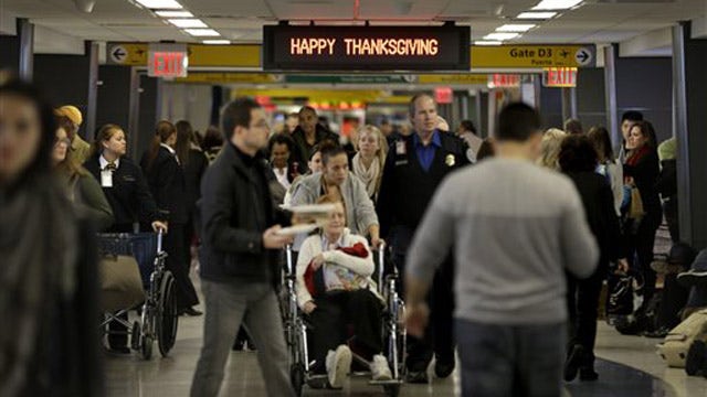 Airlines nix fees for holiday flight changes due to weather
