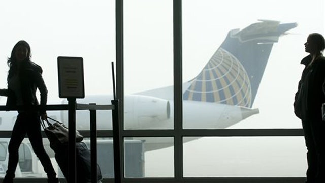 Some airlines waving cancellation fees amid holiday storm