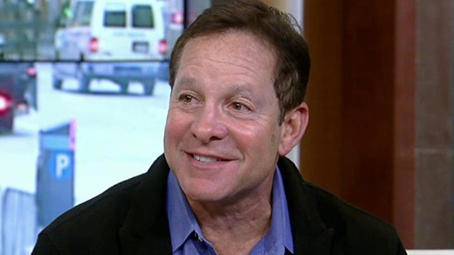 Steve Guttenberg on Hollywood distancing itself from Obama
