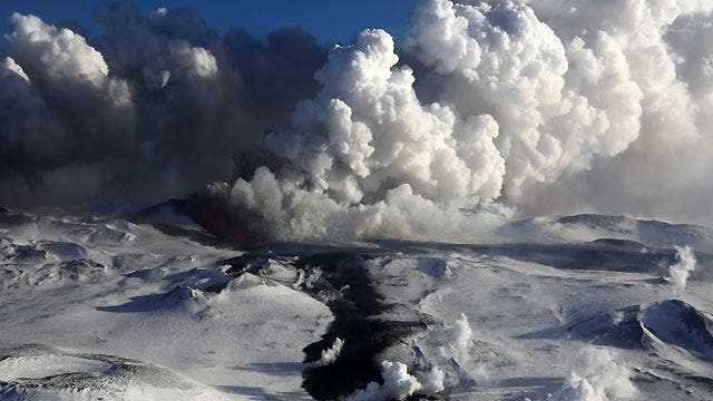Around the World: Volcano erupts in Russia after 36 years