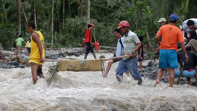 Typhon leaves death, devastation in the Philippines