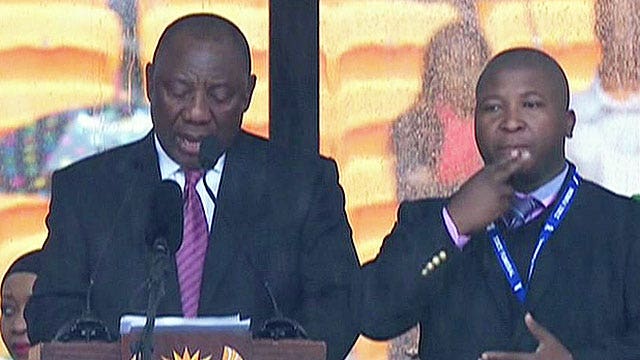 Fake sign language interpreter crashes Mandela memorial?