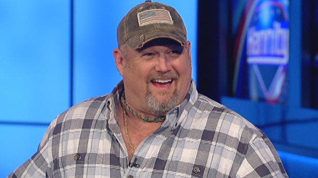 Larry the Cable Guy spreads holiday cheer