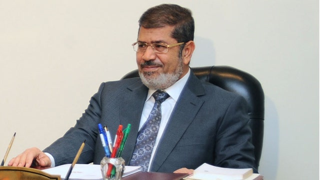 Threat of violence as Morsi continues to push constitution