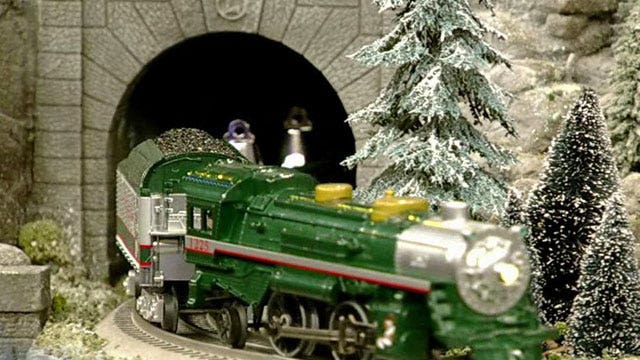 Lionel Trains upgrades classic Christmas décor