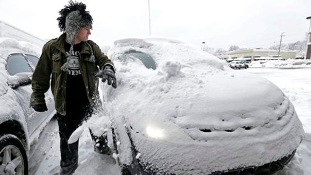 Massive Midwest snowstorm strands holiday travelers
