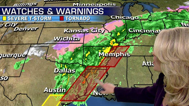 Heavy snow, freezing rain, possible tornados in Midwest