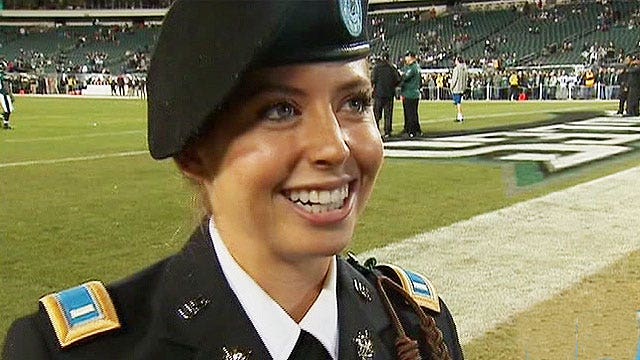 Philadelphia Eagles honor cheerleader turned soldier