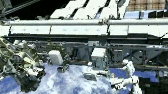 Astronauts delay 2nd spacewalk because of faulty suit