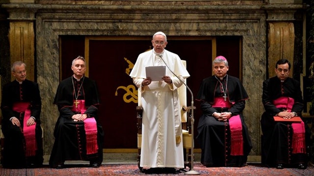 Pope criticizes Vatican leaders for 'spiritual Alzheimer's'