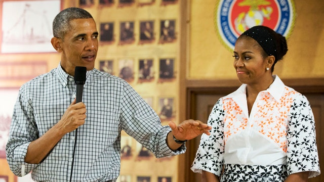 President Obama visits troops in Hawaii on Christmas Day