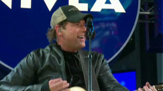 Rodney Atkins performs 'It's America'