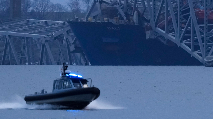 Dramatic audio captures horror moment cargo ship rammed into bridge