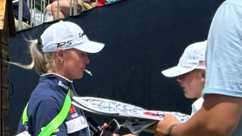 Pro golfer goes viral for ripping cigarette while signing autographs before LPGA Tour
