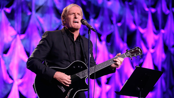Michael Bolton had strange symptoms before aggressive brain cancer diagnosis - Fox News