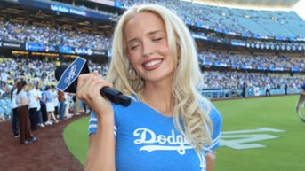 Country singer's flawless national anthem performance has social media swooning - Fox News