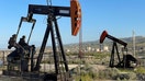 FILE PHOTO: A general view of oil drilling equipment on federal land near Fellows, California, U.S., April 15, 2023. REUTERS/Nichola Groom/File Photo

