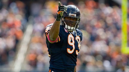 CHICAGO, IL - OCTOBER 4: Adewale Ogunleye #93 of the Chicago Bears acknowledges the crowd against the Detroit Lions at Soldier Field on October 4, 2009 in Chicago, Illinois.  (Photo by Dilip Vishwanat/Getty Images)