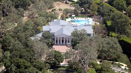 ** ONE TIME USAGE ONLY** Amazon billionaire Jeff Bezos's compound, seen here on May 12, 2024, in the center of Beverly Hills, California is located on more than 12 acres whichis approximately the space normally taken up by 30 homes in this desirable location.