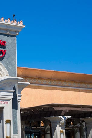 Customers SLAM restaurant incident