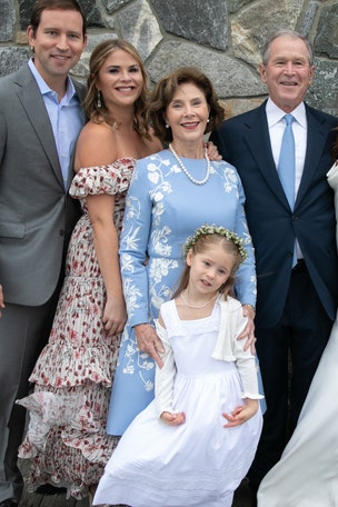 Bush family photo bomb