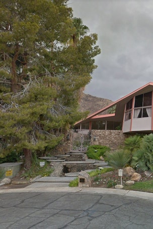 Elvis’ honeymoon hideout hits market