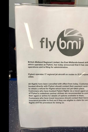 Hundreds stranded after airline suddenly folds