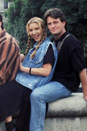Star revisits iconic 'Friends' apartment