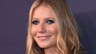 Gwyneth Paltrow twins with daughter Apple in sports bras, leggings