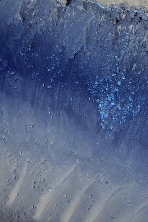 NASA spots stunning landslide on Mars
