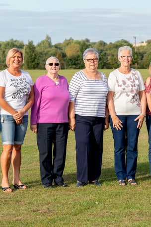 10 breast cancer survivors in ONE family