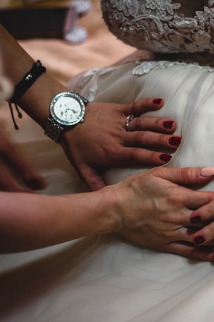 Pregnant bride dies moments before wedding