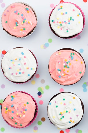 Cupcake topper lodges WHERE?