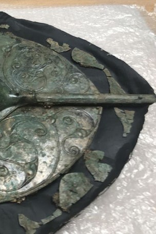 Stunning warrior grave found in England