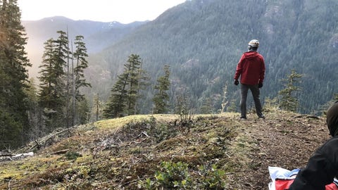 Washington runner crawls 8 hours to find cell service after breaking ankle on remote mountain trail