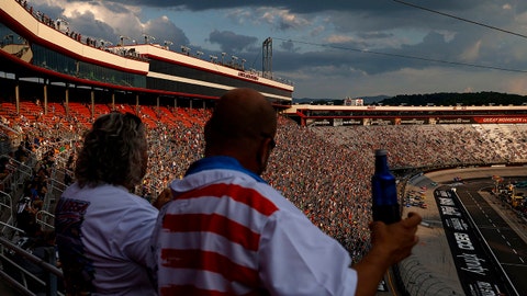 NASCAR's Bristol playoff race is sold out, may have largest US sports crowd since pandemic began