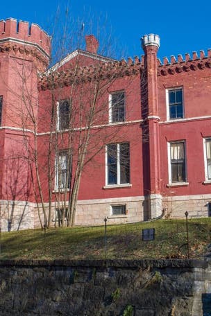 'HAUNTED' New York home for sale
