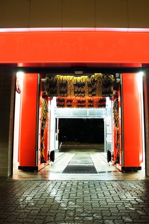 Drive-thru car wash TRANSFORMS