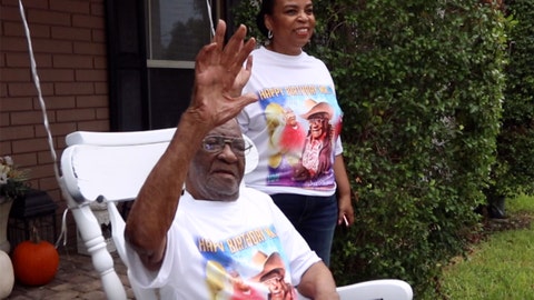 Florida police department celebrates 100-year-old veteran's birthday with car parade