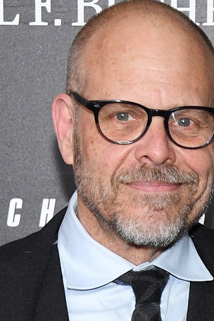 Alton Brown SORRY for Holocaust tweet
