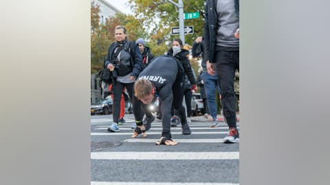 'Bear crawl’ for 26 miles: Fitness entrepreneur raised big funds for veterans at New York City Marathon