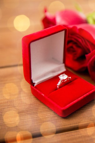 Woman SUES boyfriend for NOT proposing