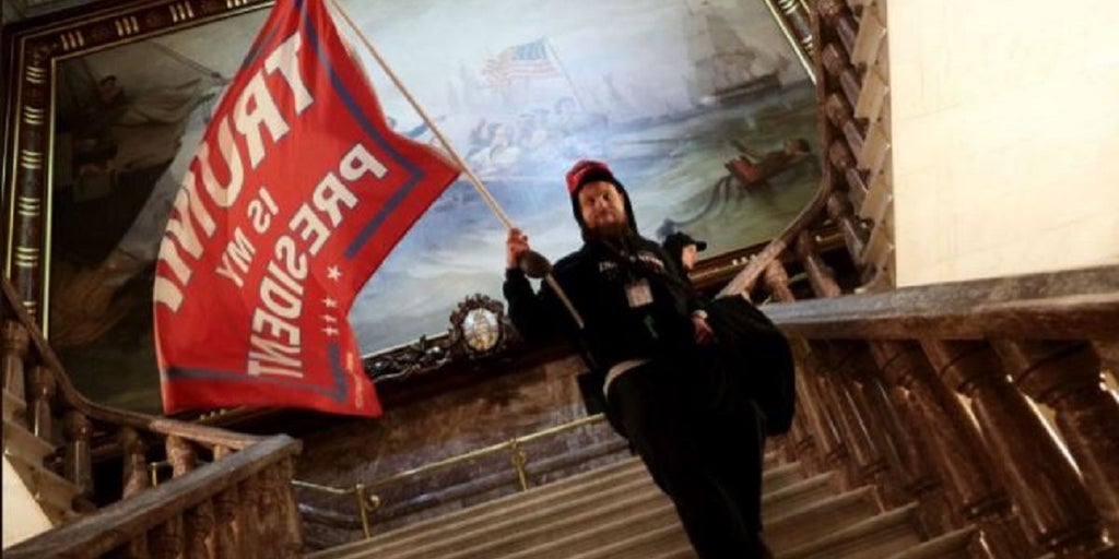 Capitol riot: Seven more people charged in DC federal
court