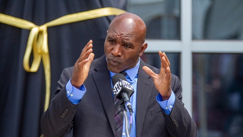 Massive Evander Holyfield statue unveiled in Atlanta