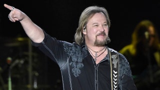 Travis Tritt likens concert vaccination requirements to 'discrimination'